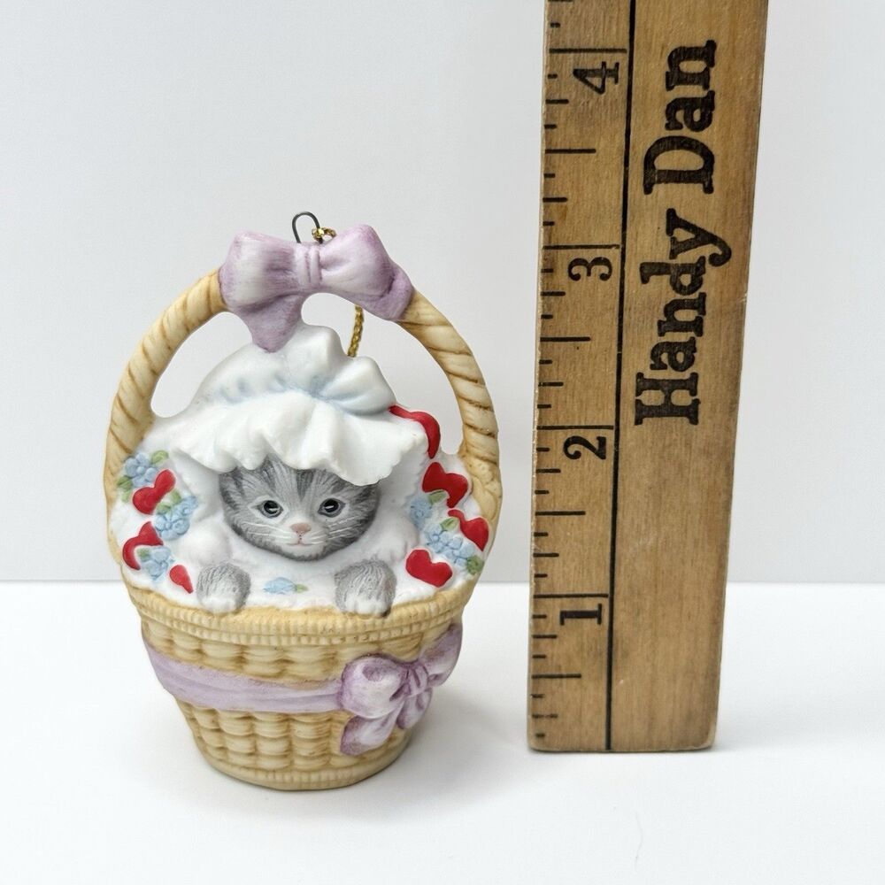 1985 Schmid Kitty Cucumber Christmas Ornament Kitten in Basket Hearts Figurine - Picture 2 of 7
